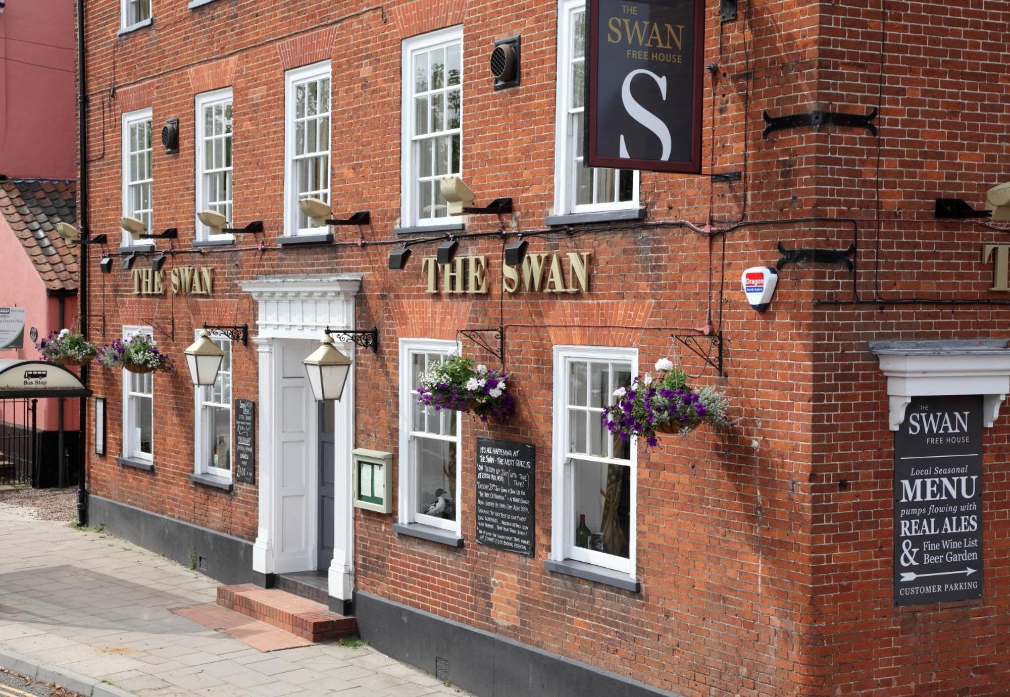 Bed and Breakfast The Loddon Swan Exterior foto
